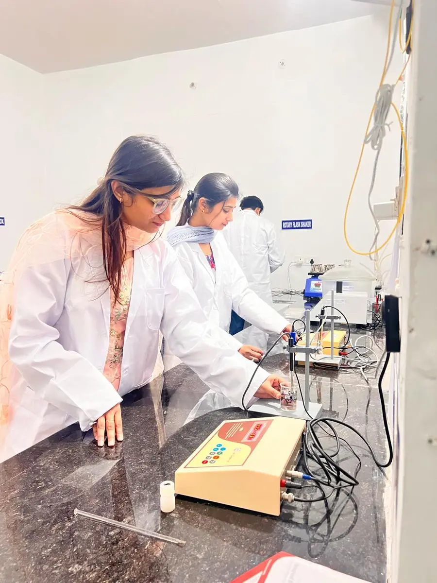 Field sampling by the Pravayu team